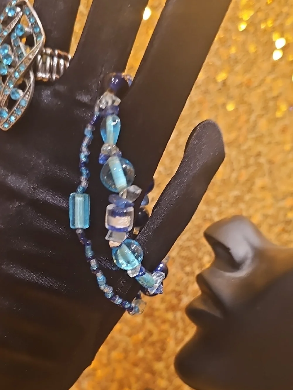 Stylish Silver And Blue Bead And Gem Jewlery Set - Picture 4 of 6